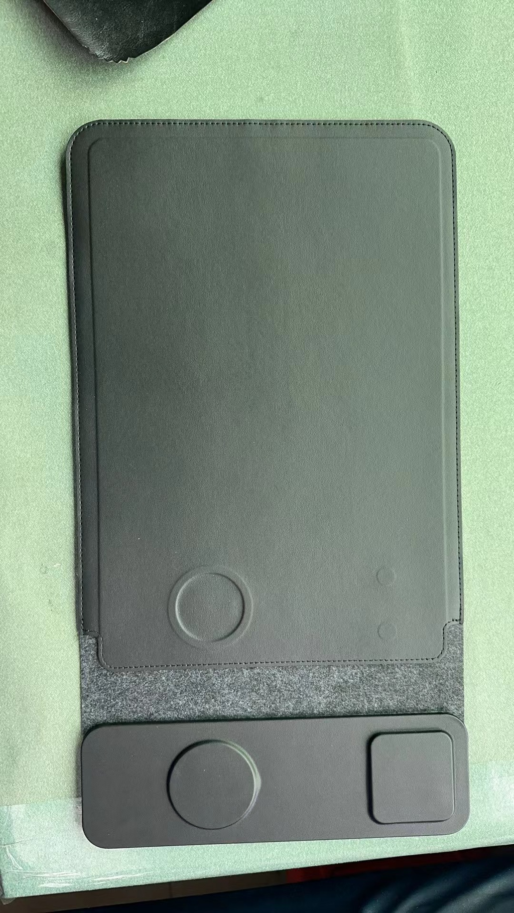 The Aero 5-in-1 Workspace Sleeve